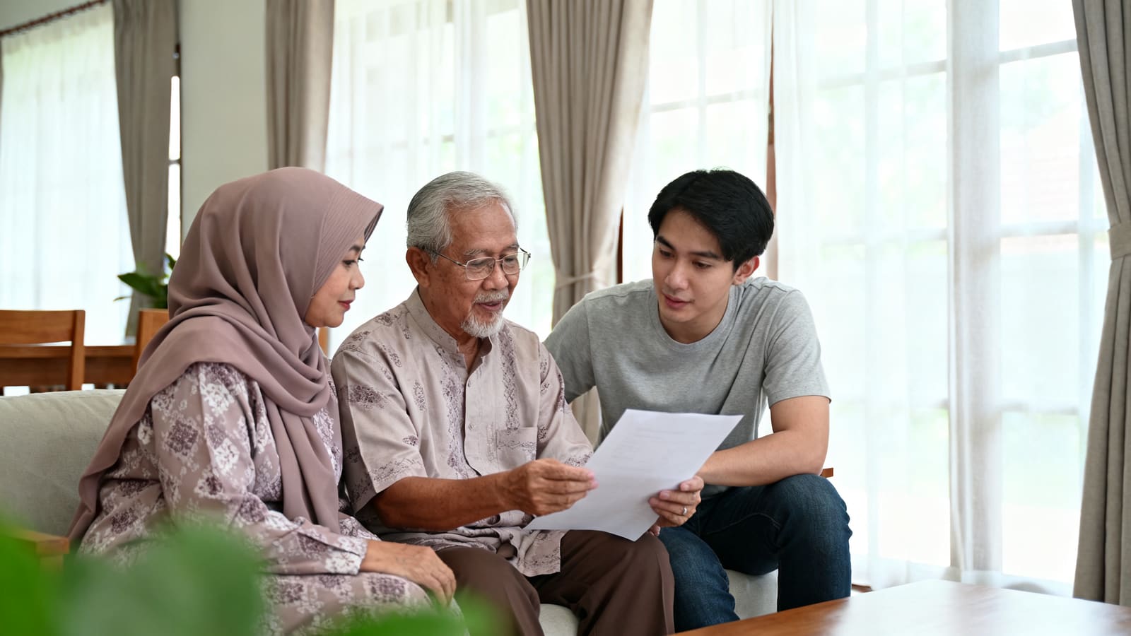 Takaful untuk Warga Emas: Panduan Lengkap & Jujur